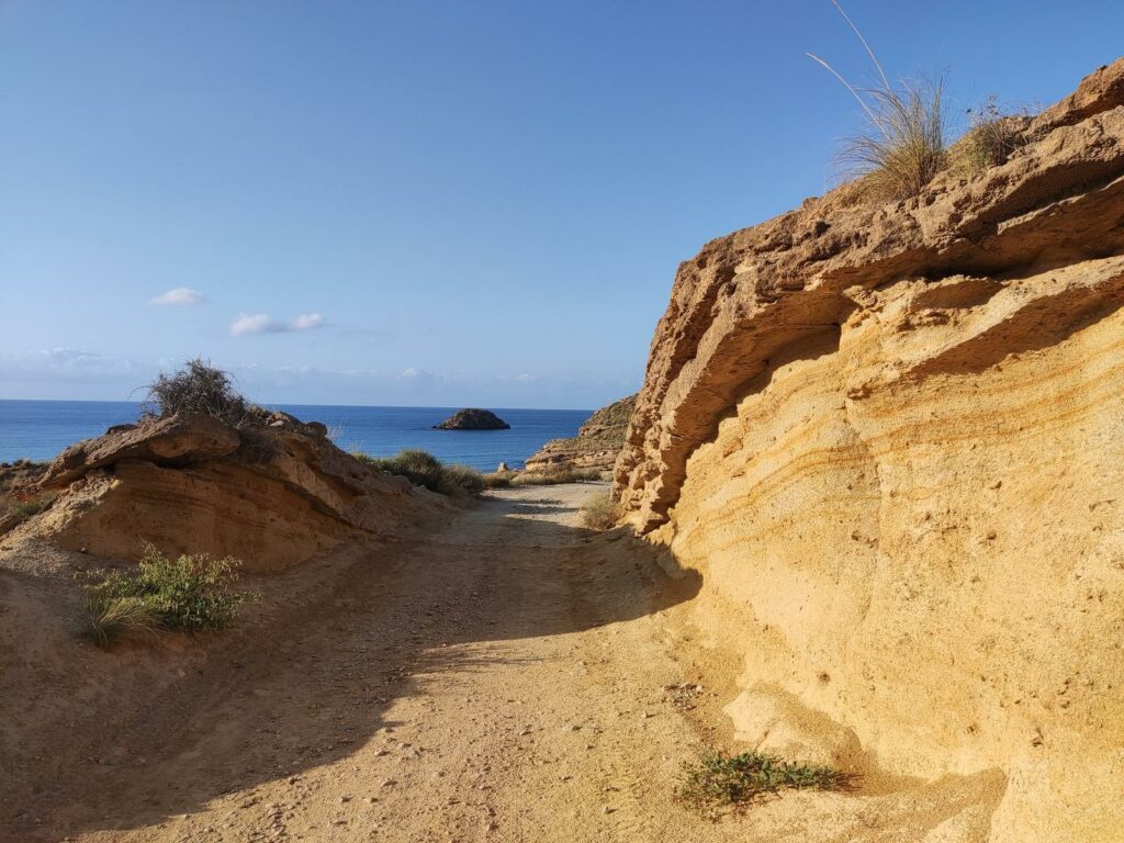 sendero en Puerto de Mazarrón
