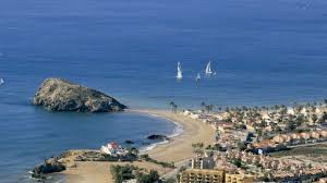 playa de la reya en Puerto de Mazarrón 

